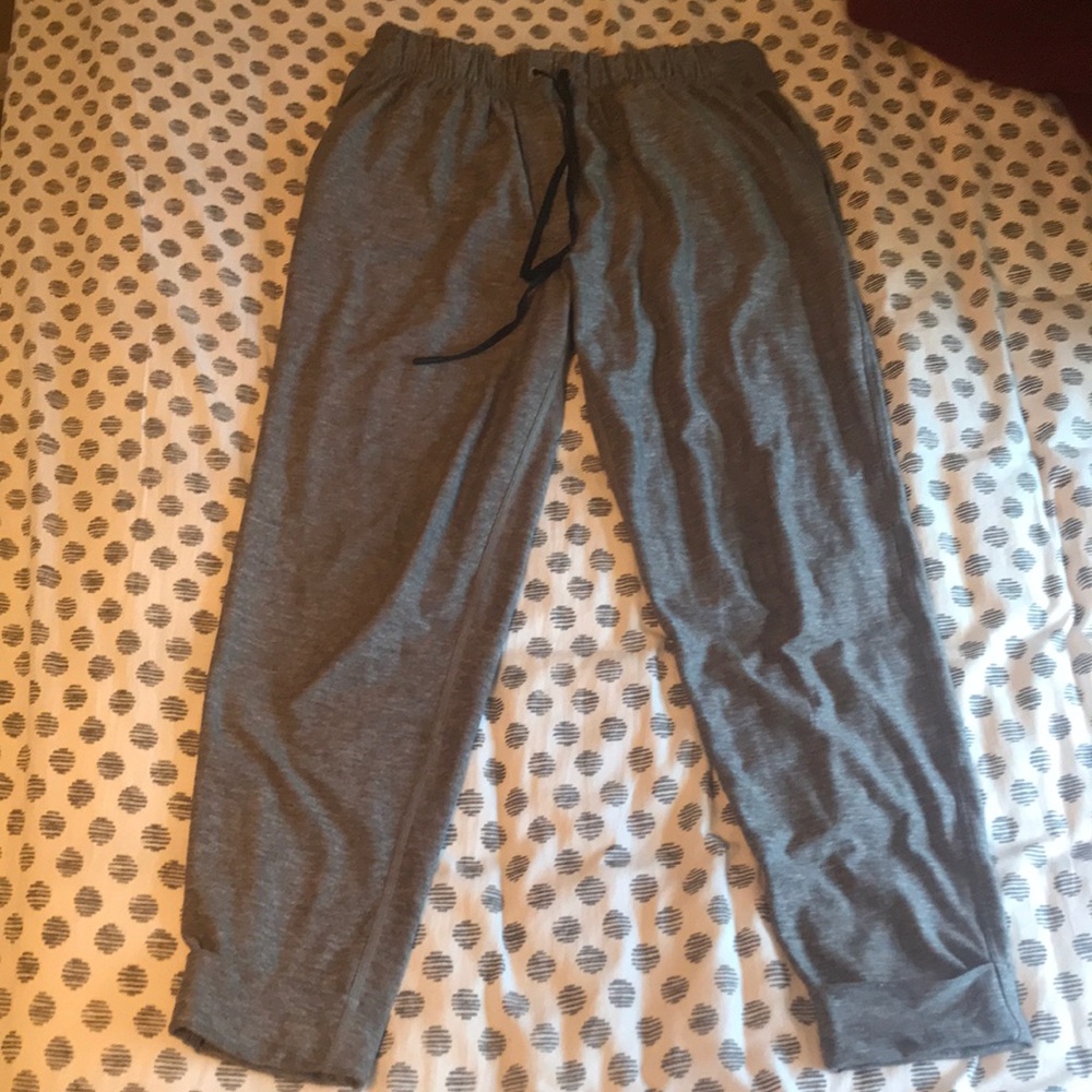 Lululemon joggers size 4